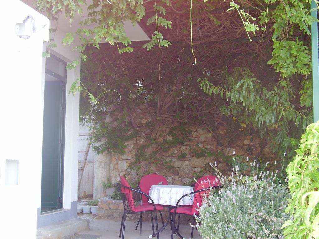 Petar Apartment Omis Bilik gambar